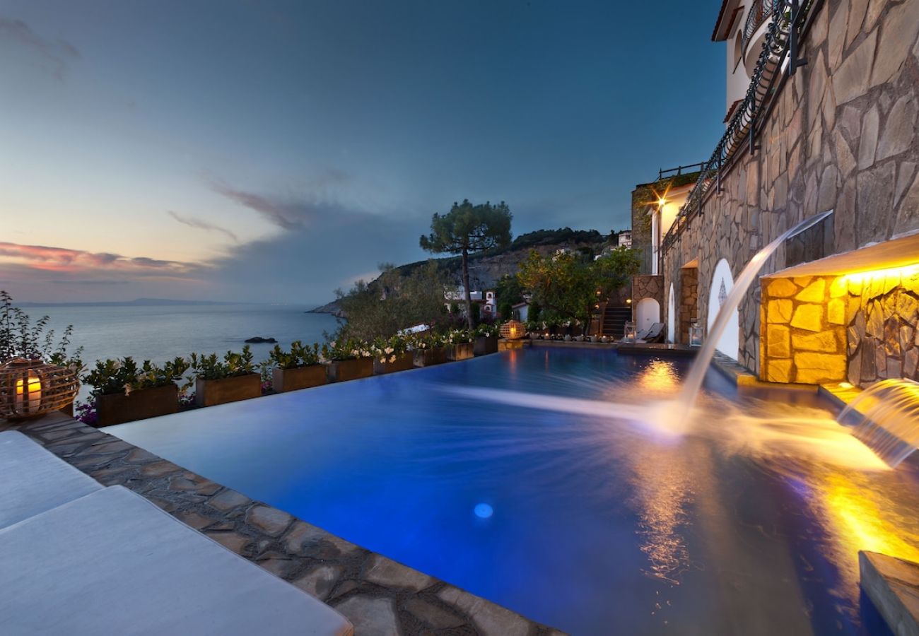 Villa in Massa Lubrense - Villa Lisa on the sea with infinity pool